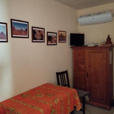 Bed and Breakfast L'Orangette Régusse Esterno foto